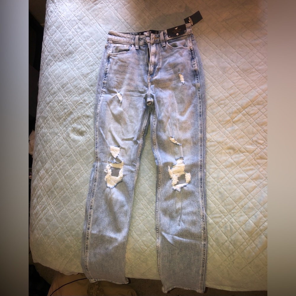 Hollister Ultra High Rise Mom Jeans